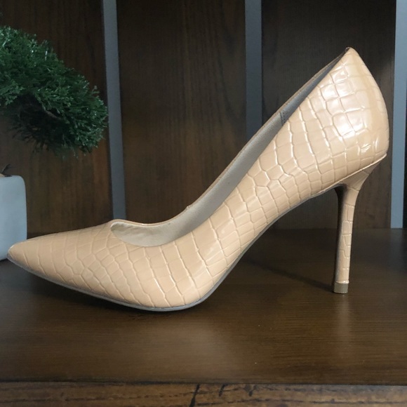 NEW KATY PERRY Sissy Embossed Stiletto Pump Pointed Toe Non Slip Sole Size 7 - Picture 7 of 10